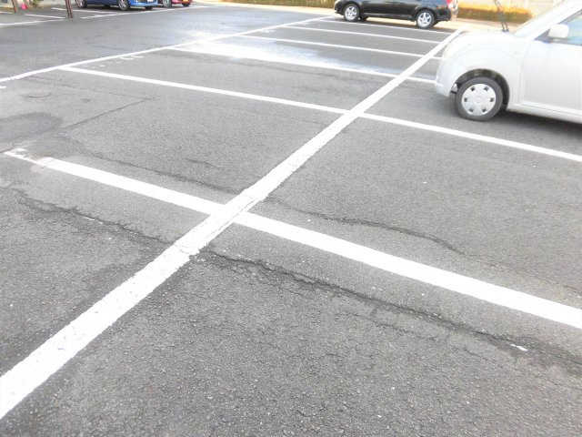 レジデントリバティーの駐車場