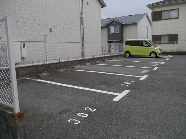 ガーデンホームズ高浜の駐車場