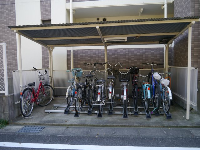 ガーデンホームズ高浜の駐車場