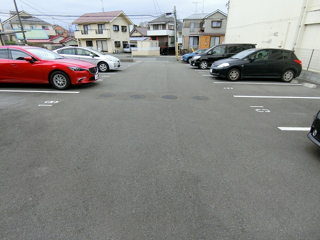 ゼファーコートⅡの駐車場