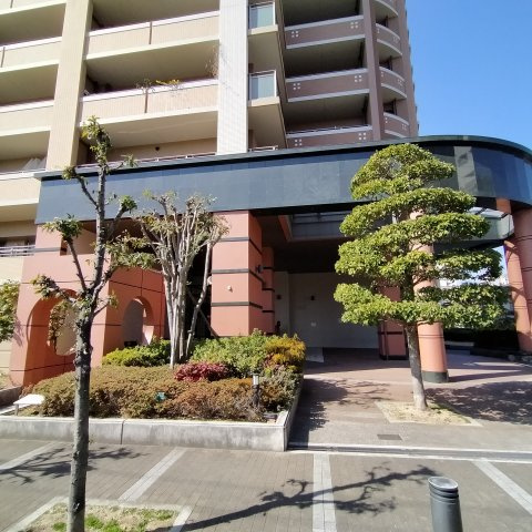 ライオンズガーデン城東のエントランス