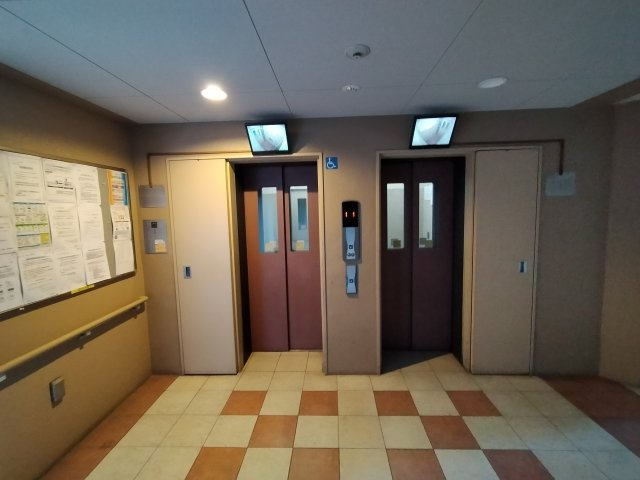 ライオンズガーデン城東のその他共用部分|エレベーターは2基あるので、混雑時も回避できます。