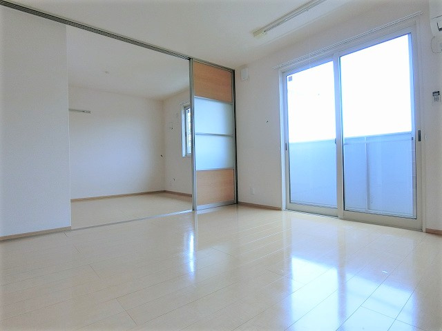 ファヴォーレⅢの居間・リビング