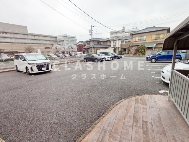 ファミリーガーデンＹＵＫＩの駐車場