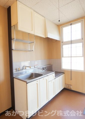 【キッチン】 | メゾン・ド・はくれん | 窓があり明るいキッチン♪