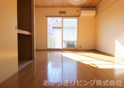 【洋室】 | メゾン・ド・はくれん | 日当たり良好な南側洋室７帖♪