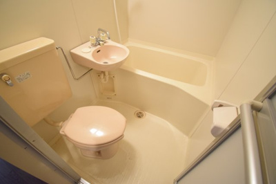 【トイレ】 | サムティ神戸浜崎通 | シンプルで白が基調のトイレです。