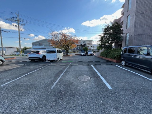 セルサス和泉の駐車場