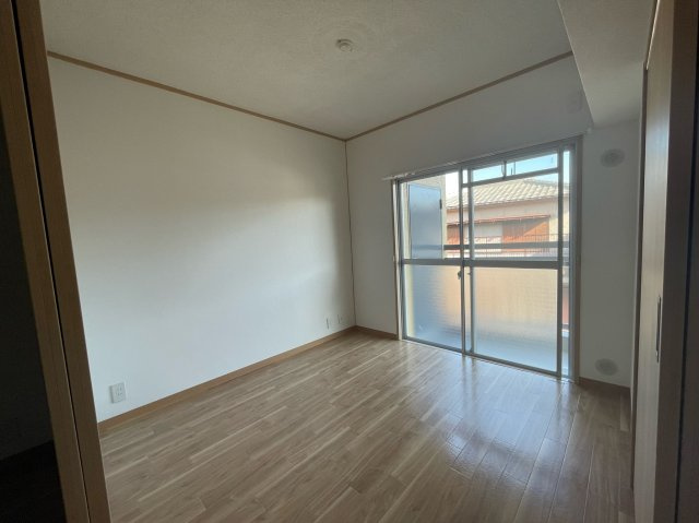 高木マンションの洋室