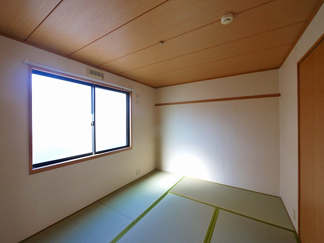 アンシャンテ宮の森Ⅴの和室|畳の上でゆっくりとくつろげる和室です