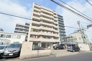 【外観】 | 多くの商業施設が立ち並ぶ博多駅まで徒歩16分！通勤通学に便利なのはもちろん、お休みの日のお買い物も楽しい♪