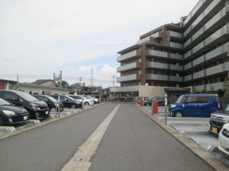 【駐車場】 | 平置き駐車場
月額：1500円～4500円