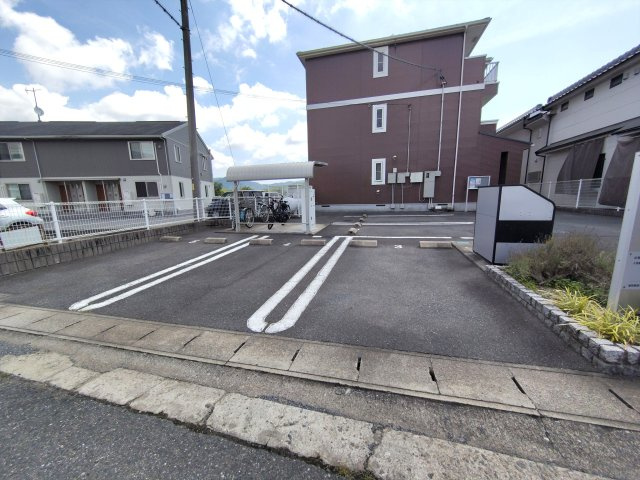 ユニメゾン翔隆弐番館の駐車場