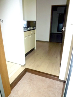 【玄関】 | ルーチェⅠ番館 | ※イメージ　反転タイプのお部屋です
