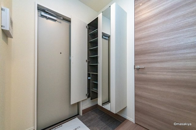 ファルコンベース若宮の玄関|シューズボックス