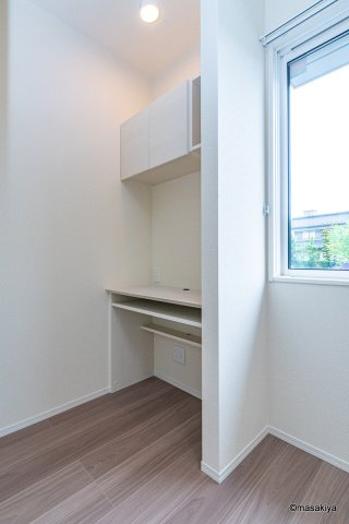 ファルコンベース若宮の洋室