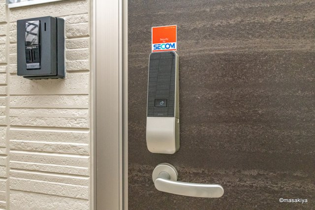 ファルコンベース若宮のエントランス|カードキータイプの玄関キー