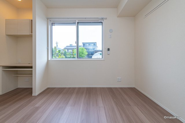 ファルコンベース若宮の居間・リビング|寝室