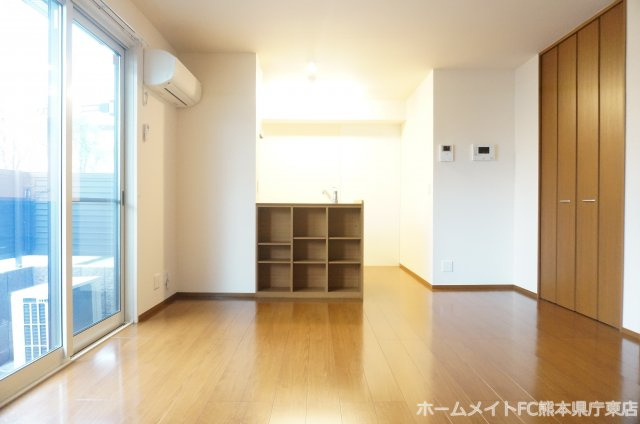 熊本市中央区帯山２丁目のアパートの居間・リビング