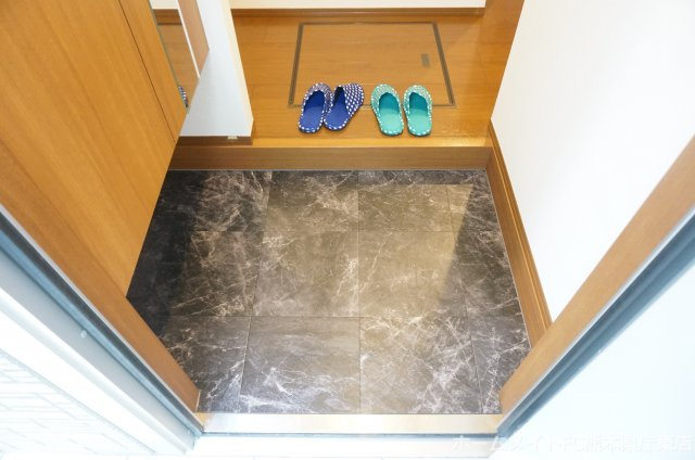 熊本市中央区帯山２丁目のアパートの玄関