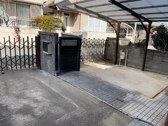 三田市天神３丁目　中古戸建の駐車場