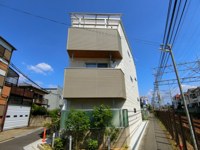 セゾンラトゥール初芝の外観