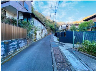 【前面道路含む現地写真】 | 鎌倉市佐助２丁目　戸建