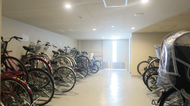 プラウド南堀江の駐車場