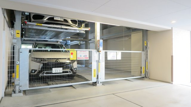 プラウド南堀江の駐車場