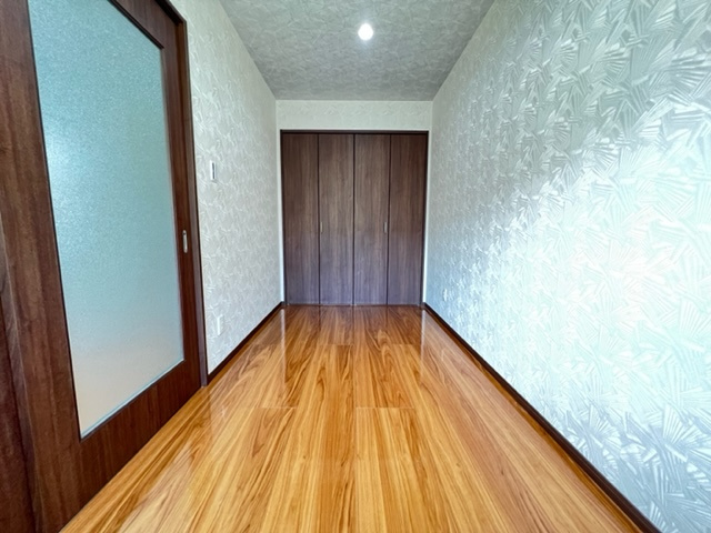 ジャパン幸ビルの洋室