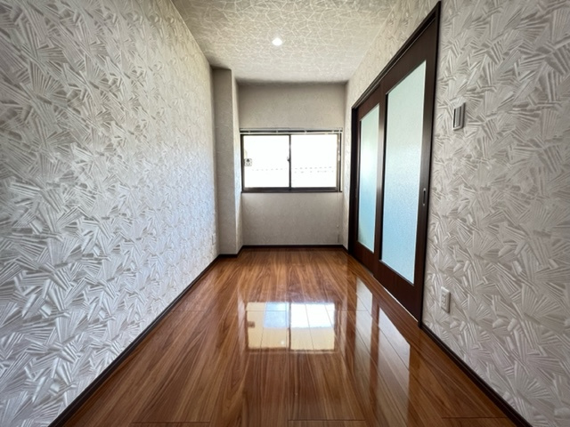 ジャパン幸ビルの洋室