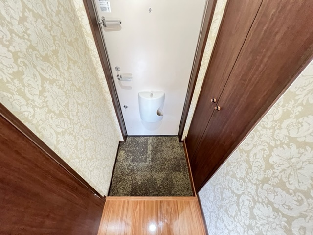 ジャパン幸ビルの玄関