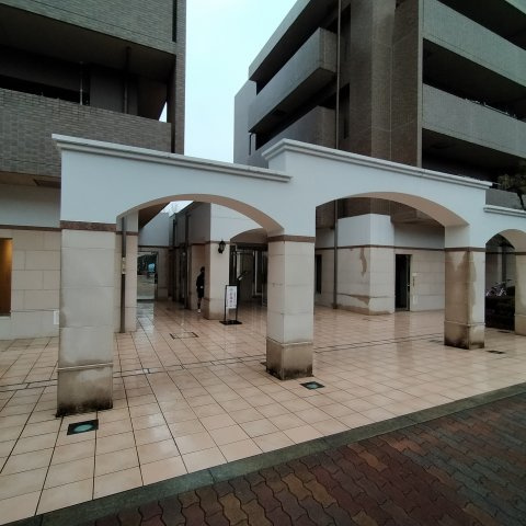 ルイシャトレ城東関目のエントランス