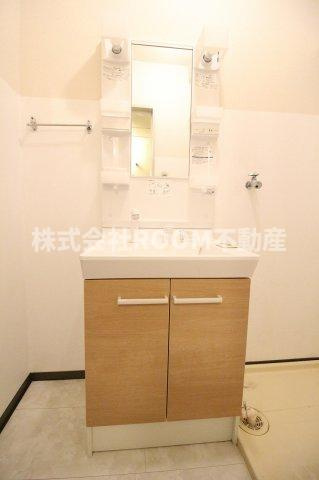 パナシティⅢの独立洗面台|独立洗面台、小物を置くことができて便利です
