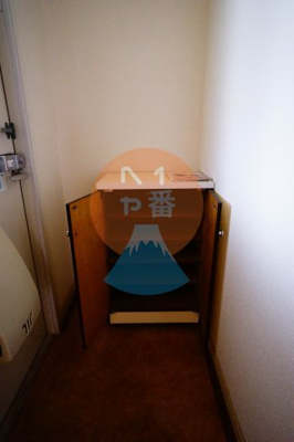 【玄関】 | ロイヤルパレスA | シューズボックス付き　※参考写真です