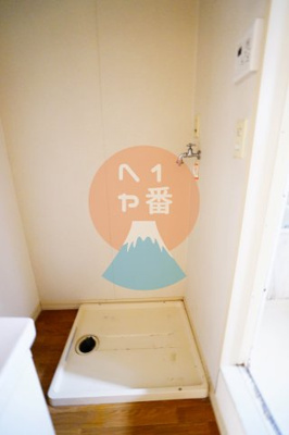 【その他】 | ロイヤルパレスA | 室内洗濯機置き場　※参考写真です