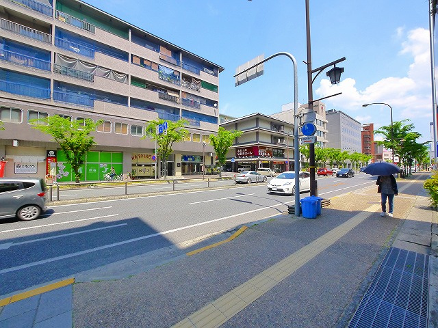 アルファパレットの周辺