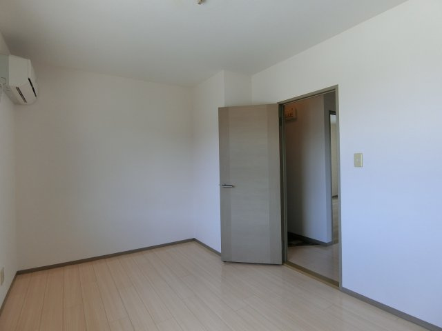 ヴィラ西福原A棟の洋室