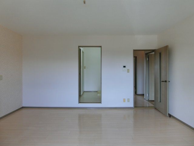 ヴィラ西福原A棟の居間・リビング