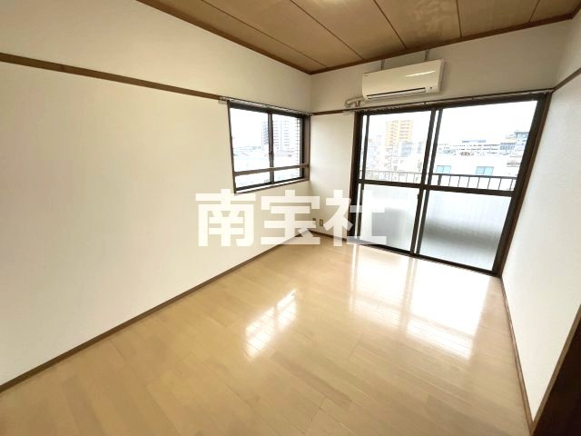 【居間・リビング】 | 洋間６畳です