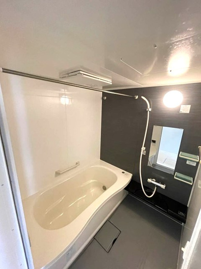 【浴室】 | プランタン壱番館 | 追い焚き機能・浴室暖房乾燥機付きバスルーム♪雨の日のお洗濯にも便利な物干しバー完備です！ゆったりバスタイムでリラックス☆