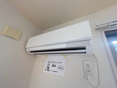 【設備】 | プランタン壱番館 | リビングダイニングキッチンには暑い夏や寒い冬に大活躍のエアコン付きです☆冷暖房完備で1年中快適に過ごせます♪