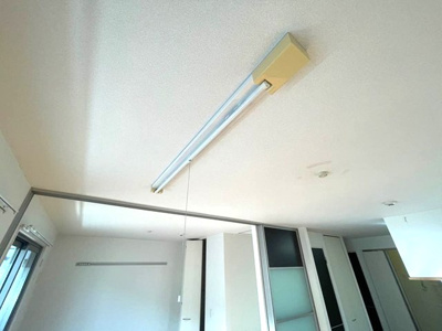 【設備】 | プランタン壱番館 | リビングダイニングキッチンにある室内物干しです！雨の日やお出掛け時の室内干しにとても便利☆花粉や梅雨の時期に重宝しますね♪