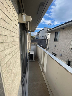 【バルコニー】 | プランタン壱番館 | バルコニーは南向きです！お洗濯物はお昼からでも乾きそう☆2部屋から出入りできるのが嬉しいですよね！
