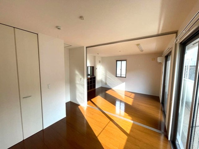 【洋室】 | プランタン壱番館 | 南向き洋室5帖☆ワンステップクローゼットのあるお部屋です！お洋服の多い方もお部屋が片付いて快適に過ごせますね♪