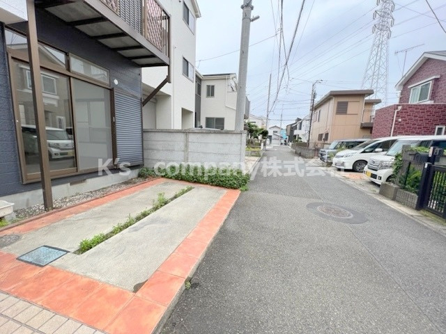 高座郡寒川町一之宮３丁目　中古戸建の前面道路含む現地写真