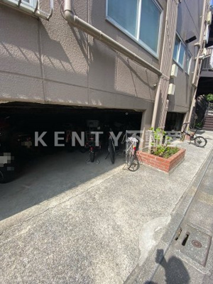 【駐車場】 | サンライズ嵯峨 | 車をお持ちの方に嬉しい駐車場付きの物件です