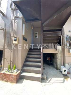 【エントランス】 | サンライズ嵯峨 | 毎日通るエントランスはこのようになっています