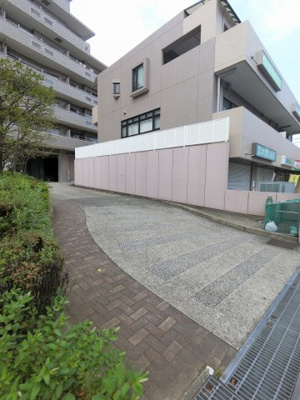 【駐車場】 | ヴィルヌーブ港南台Ⅱ | 駐車場入口です。