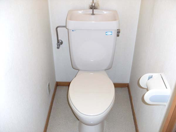 岸和田市西之内町のアパートのトイレ|シンプルで使いやすいトイレです